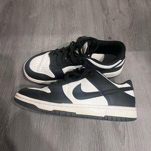 Nike Men's Black and White Sneakers